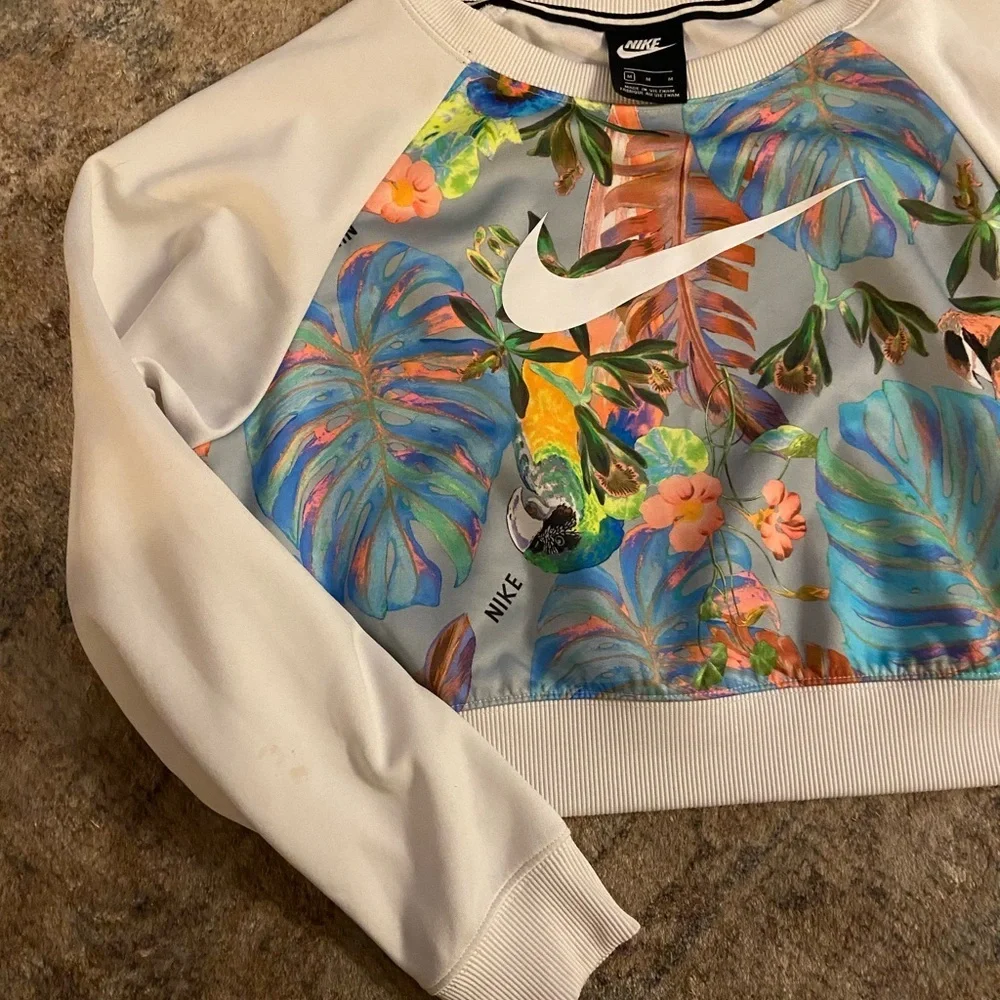Nike Women Hyper Femme M Pullover Sweatshirt Tropical Island Graphic White Crop